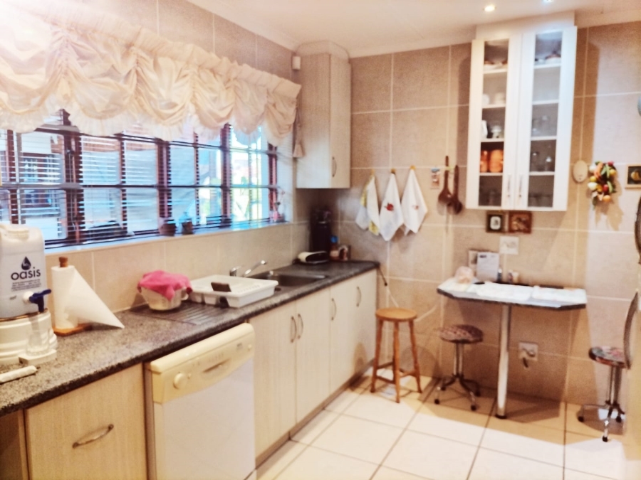 4 Bedroom Property for Sale in Noorsekloof Eastern Cape